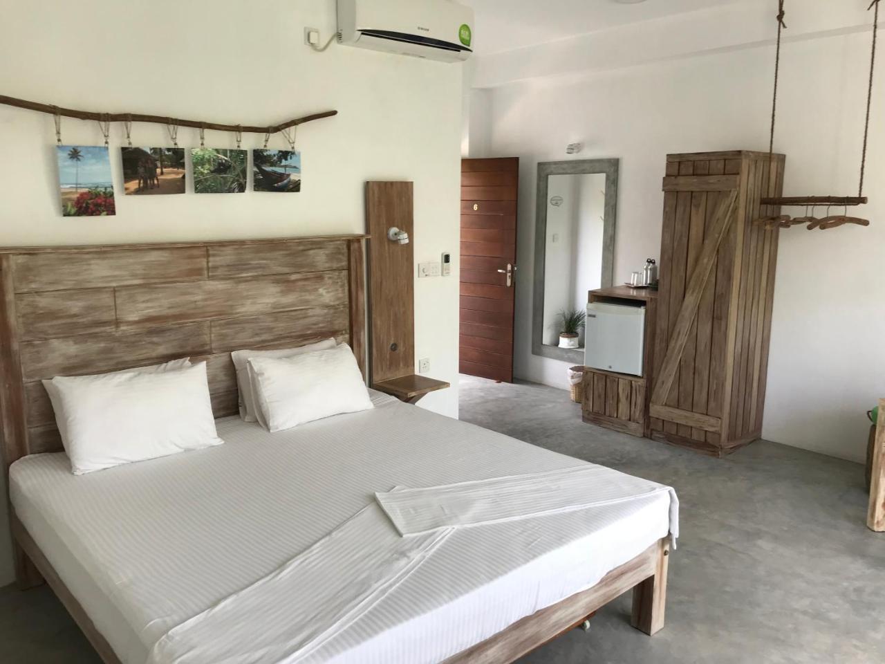 Jippie The Villa Hikkaduwa Buitenkant foto