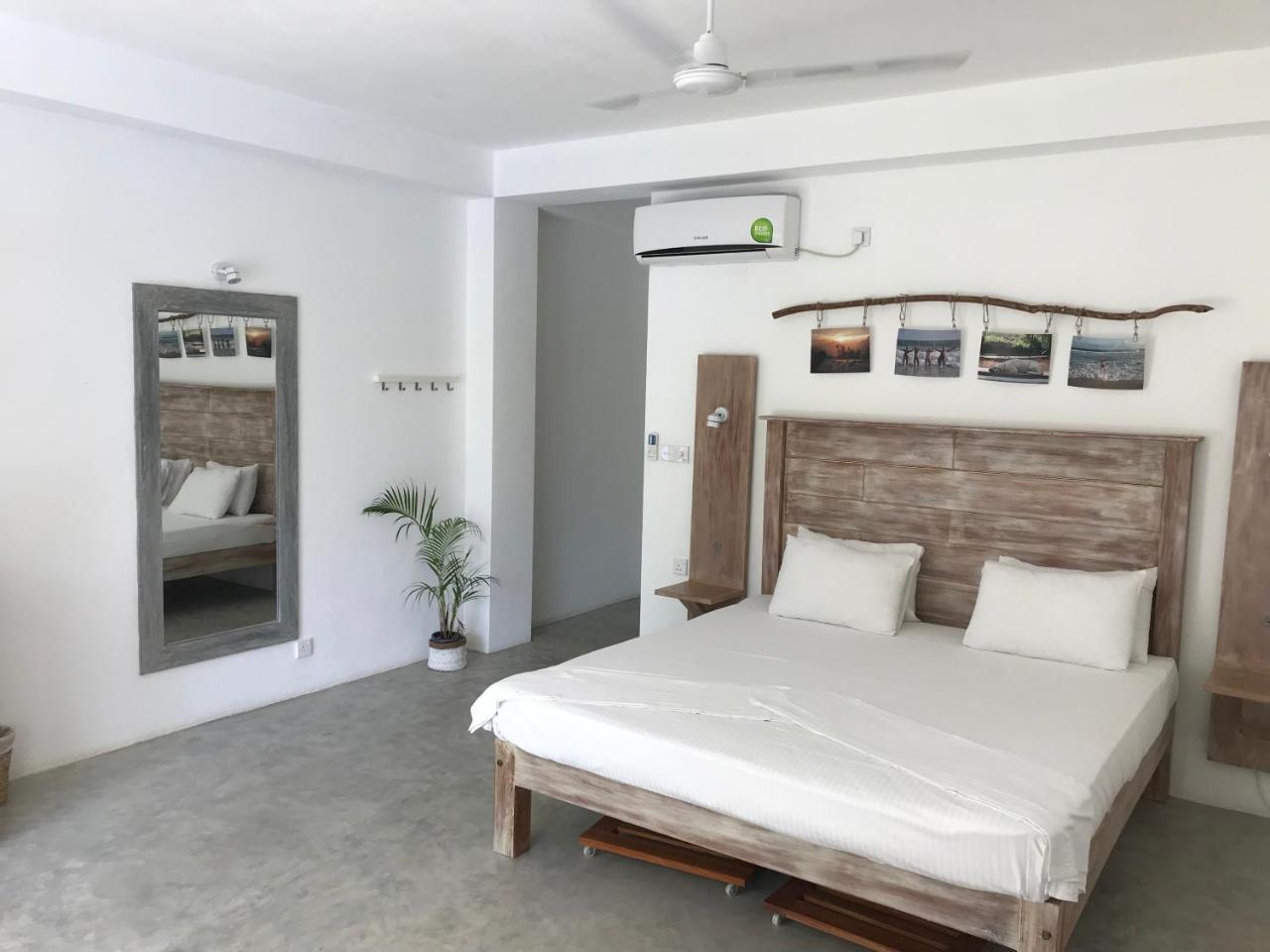 Jippie The Villa Hikkaduwa Buitenkant foto